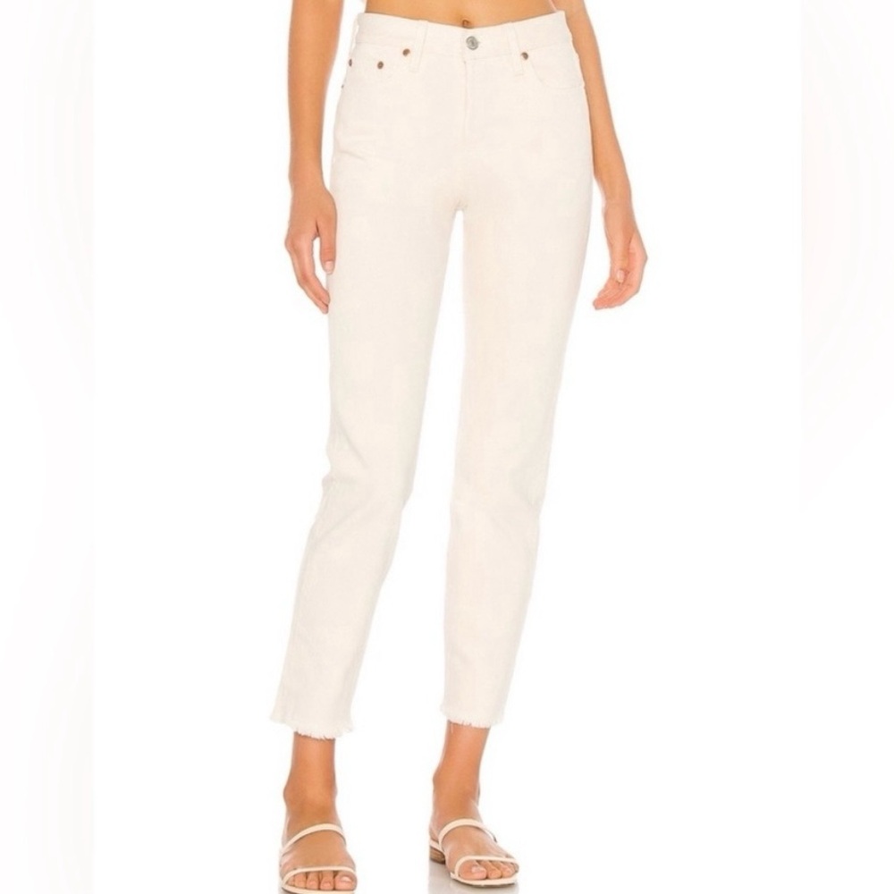 Levi’s Wedgie Icon Fit Jeans in Off-White (Called Ecru *Limited Edition Color*)